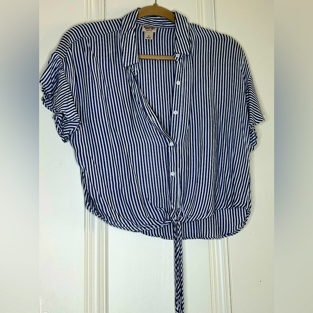 Mossimo size Medium, button down, tie crop